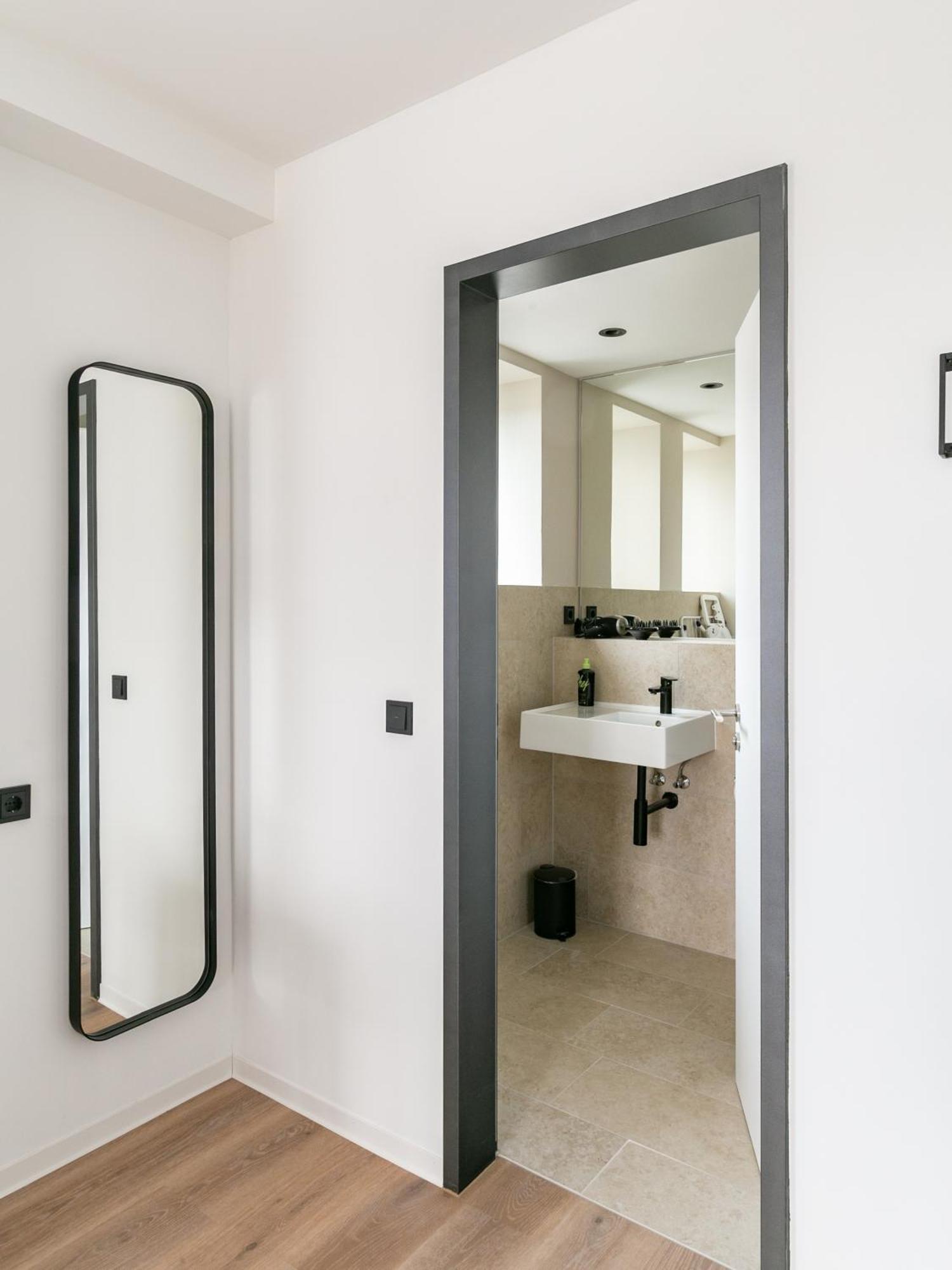 Limehome Saarbruecken Berliner Promenade Room photo