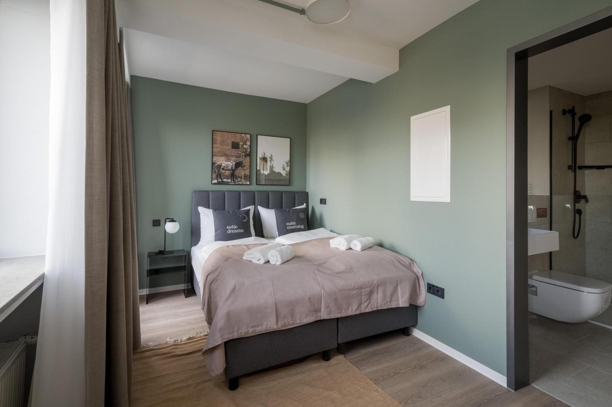 Limehome Saarbruecken Berliner Promenade Room photo
