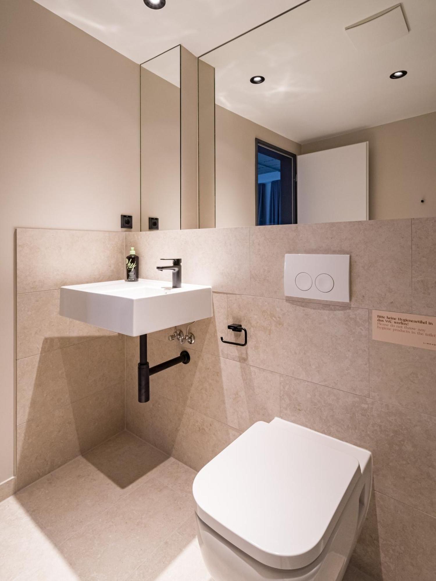 Limehome Saarbruecken Berliner Promenade Room photo