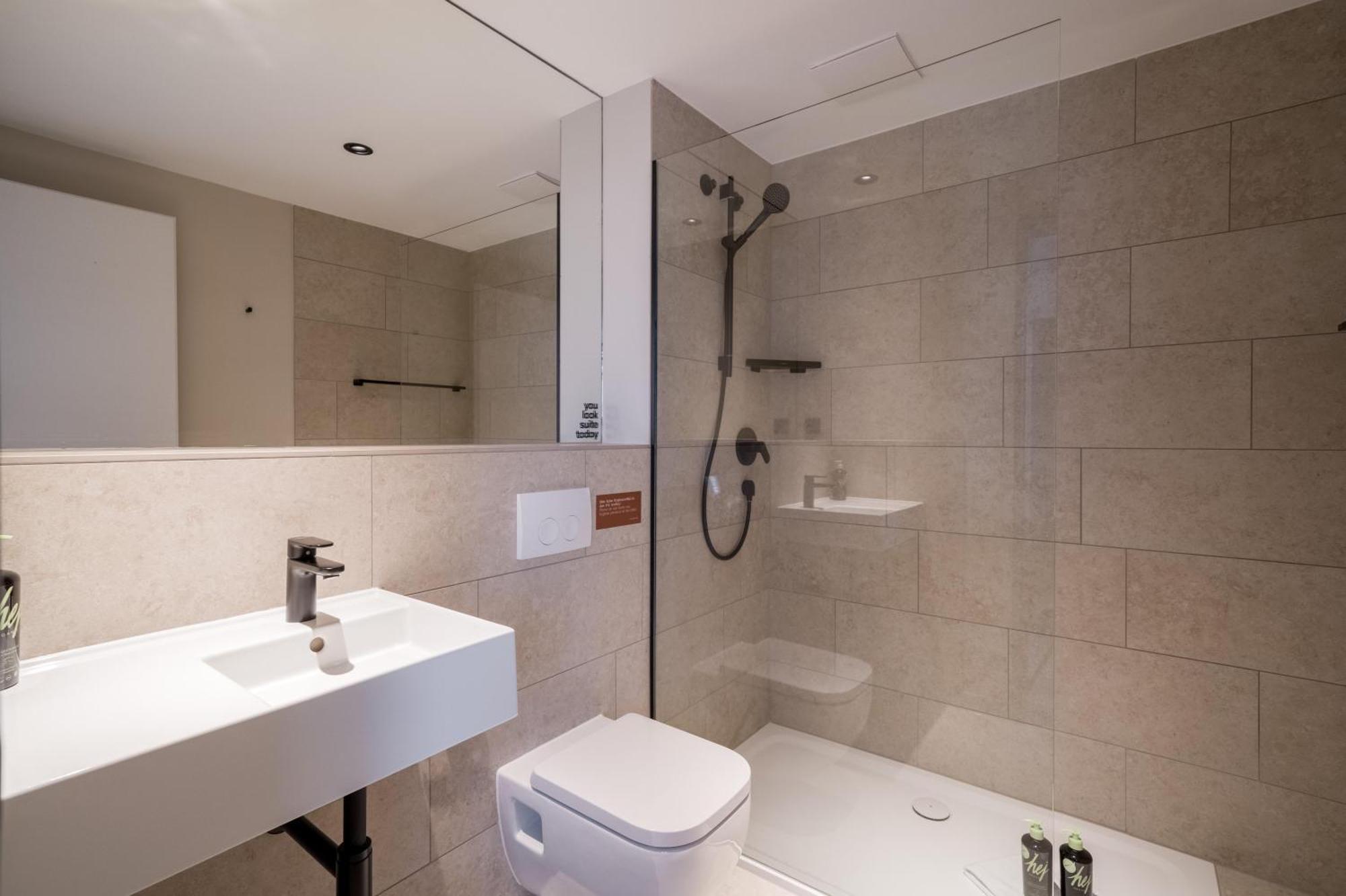 Limehome Saarbruecken Berliner Promenade Room photo