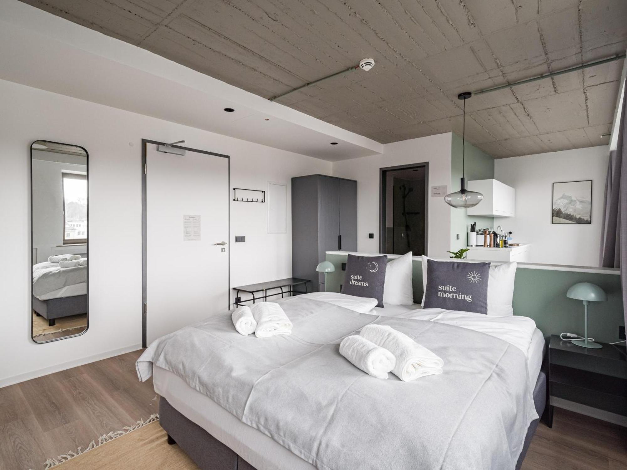 Limehome Saarbruecken Berliner Promenade Room photo